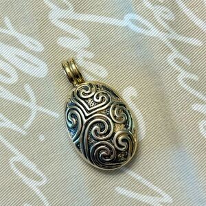Silpada pendant locket
